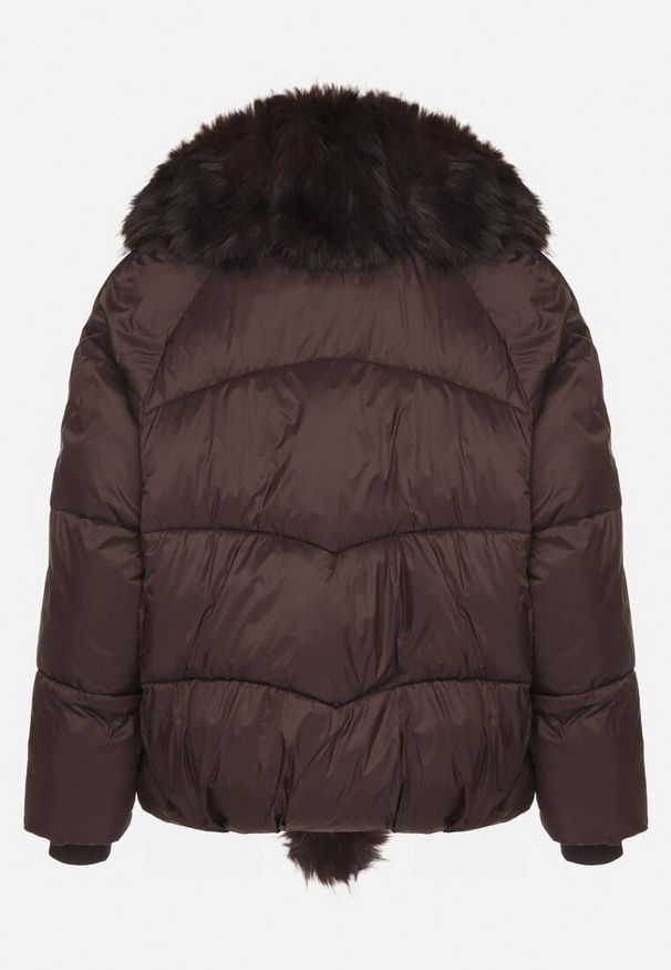 Born2be - Brązowa Pikowana Kurtka Oversize z Futrzanymi Zdobieniami Saranessa. Okazja: na co dzień. Kolor: brązowy. Materiał: futro. Wzór: aplikacja. Styl: casual