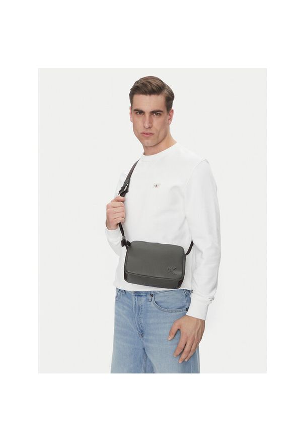 Saszetka Calvin Klein Jeans. Kolor: brązowy