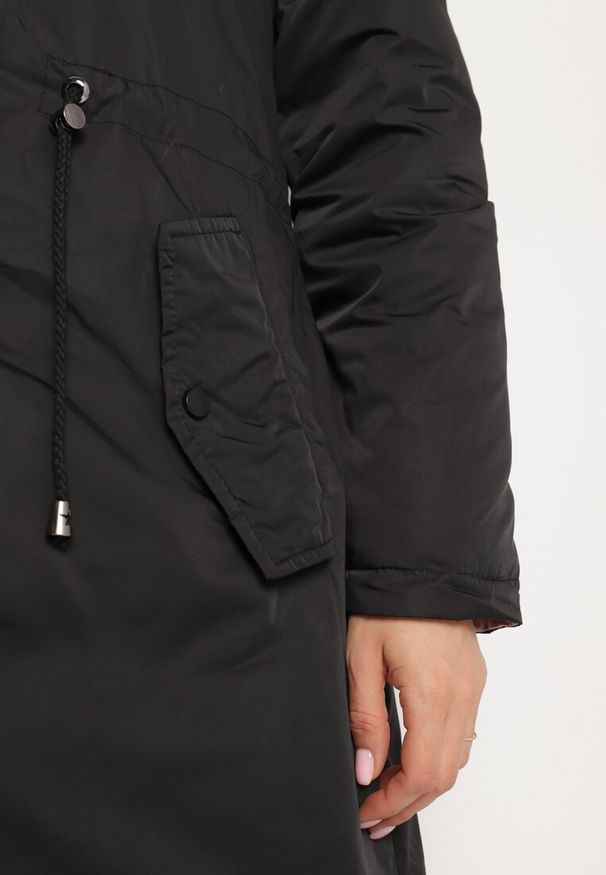 Born2be - Czarno-Różowa Dwustronna Kurtka Parka z Odpinanym Kapturem i Kołnierzem Liocea. Okazja: na co dzień. Kolor: czarny. Materiał: jeans. Wzór: aplikacja. Styl: casual, elegancki