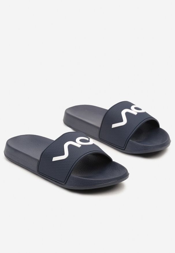 Born2be - Granatowe Klapki Ozdobione Napisem Desilwena. Okazja: na co dzień. Kolor: niebieski. Materiał: jeans. Wzór: napisy, aplikacja. Styl: casual