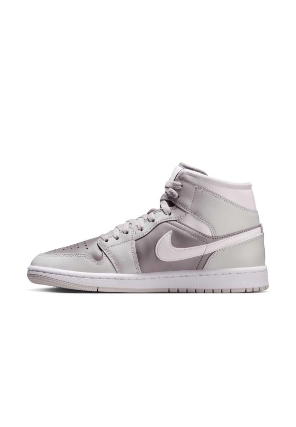 Nike Air Jordan 1 Mid Photon Dust Atmosphere Sneakersy damskie. Okazja: na co dzień. Kolor: szary. Materiał: guma, skóra. Szerokość cholewki: normalna. Model: Nike Air Jordan