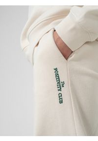 outhorn - Szerokie spodnie dresowe damskie - kremowe. Kolor: kremowy. Materiał: dresówka. Wzór: haft #3