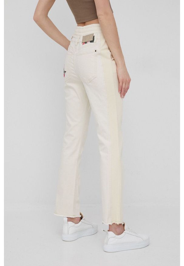 Desigual spodnie damskie kolor beżowy high waist. Stan: podwyższony. Kolor: beżowy. Wzór: haft