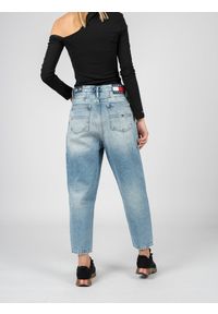 TOMMY HILFIGER - Tommy Jeans Jeansy Mom Jean | DW0DW11488 | Mom Jean | Kobieta | Niebieski. Stan: podwyższony. Kolor: niebieski. Wzór: aplikacja #3