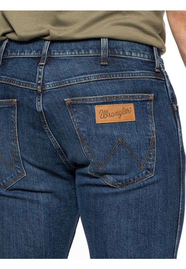 Wrangler - WRANGLER GREENSBORO MĘSKIE SPODNIE JEANSOWE THE LEGEND W15QP111L 112127013