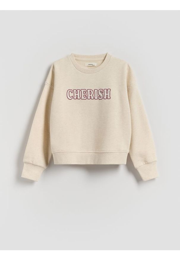 Reserved - Bluza z haftowanym napisem - beżowy. Kolor: beżowy. Materiał: dzianina, bawełna. Wzór: napisy, haft