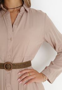 Born2be - Jasnobeżowa Sukienka Controllable. Okazja: na co dzień. Kolor: beżowy. Długość rękawa: długi rękaw. Typ sukienki: rozkloszowane, szmizjerki. Styl: casual, klasyczny. Długość: maxi #6