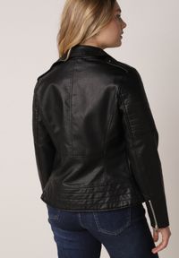 Born2be - Czarna Klasyczna Kurtka Ramoneska w Motocyklowym Stylu Kelmi. Okazja: na co dzień. Kolor: czarny. Materiał: poliester, skóra, jeans. Styl: klasyczny #4