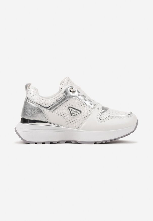 Born2be - Białe Sneakersy z Trójkątną Aplikacją i Perforacją Sennevia. Okazja: na co dzień. Kolor: biały. Materiał: dresówka, jeans. Wzór: aplikacja