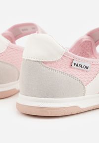 Born2be - Różowe Tenisówki w Stylu Balerinek z Napisem Emitanela. Okazja: na co dzień. Zapięcie: rzepy. Kolor: różowy. Materiał: jeans. Wzór: napisy. Styl: casual, sportowy #3