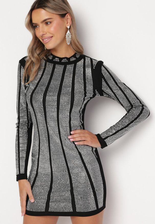 Born2be - Czarno-Srebrna Dopasowana Sukienka Mini w Cyrkonie Upina. Kolor: czarny. Długość: mini