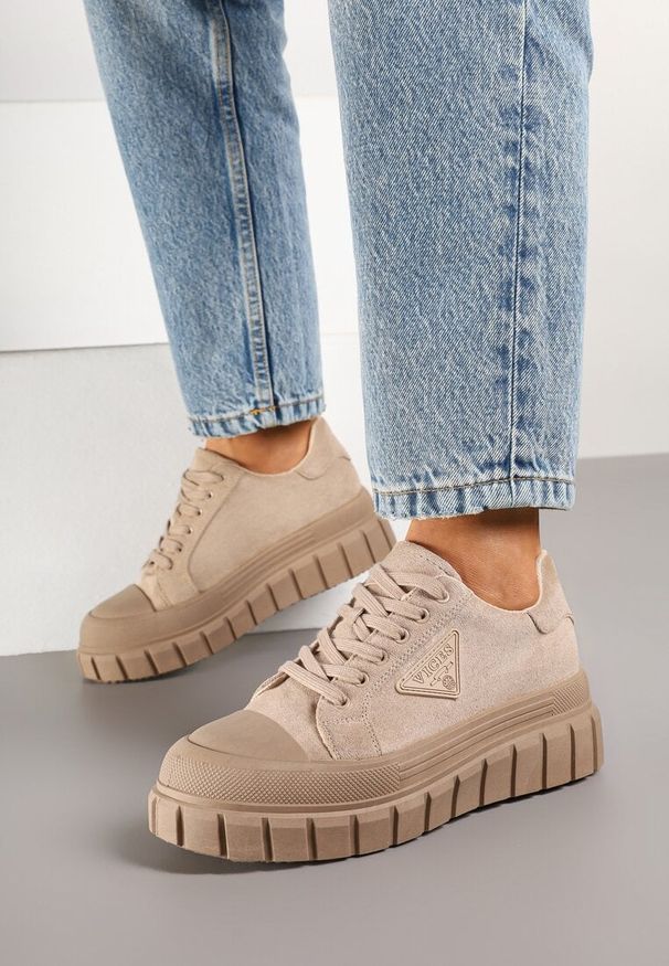 Born2be - Ciemnobeżowe Sneakersy Vices na Grubej Podeszwie z Geometryczną Aplikacją Leanae. Kolor: beżowy. Materiał: jeans. Wzór: geometria, aplikacja