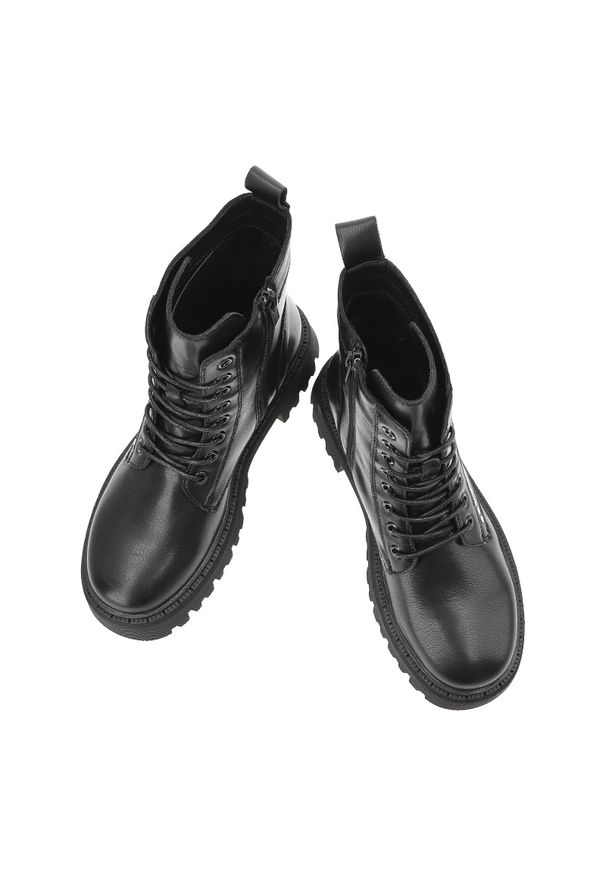 Big-Star - Glany damskie Big Star, za kostkę na masywnej podeszwie z eko skóry z okrągłym noskiem i na zamek, czarne, OO274A255. Wysokość cholewki: przed kolano, za kostkę. Nosek buta: okrągły. Zapięcie: zamek. Kolor: czarny. Materiał: skóra. Szerokość cholewki: normalna. Wzór: aplikacja. Styl: rockowy, klasyczny