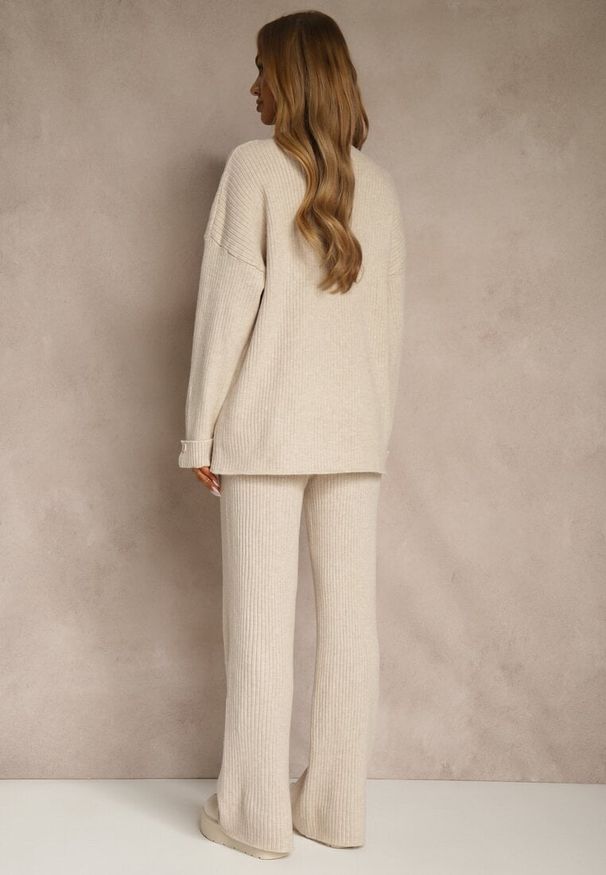 Renee - Jasnobeżowy Komplet z Wełną i Bawełną Sweter z Guzikami i Szerokie Spodnie Reinelia. Kolor: beżowy. Materiał: wełna, bawełna