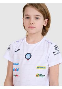4f - 4F Koszulka meczowa replika wyjazdowa z sezonu 2024/25 dziecięca 4F x Czarni Radom - multikolor 146/152 (10-12 lat). Kolor: wielokolorowy. Materiał: dzianina, włókno, materiał, syntetyk. Wzór: gładki, ze splotem. Sezon: lato. Styl: klasyczny, sportowy