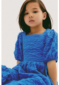 Mango Kids sukienka dziecięca Castellb mini prosta. Okazja: na co dzień. Kolor: niebieski. Długość rękawa: krótki rękaw. Typ sukienki: proste. Styl: casual. Długość: mini #2