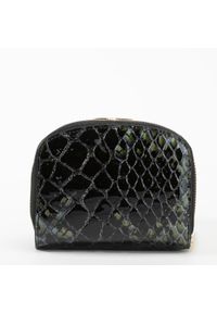 Inna - Portfel damski skórzany Monnari portmonetka ze wzorem w łuski lakierowany czarny zielony PUR0020. Kolor: czarny, zielony, wielokolorowy. Materiał: lakier, skóra #4