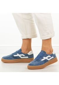 Granatowe skórzane półbuty damskie Cambell 40345. Okazja: na co dzień. Nosek buta: okrągły. Zapięcie: sznurówki. Kolor: niebieski. Materiał: skóra, zamsz. Sezon: wiosna, lato, jesień. Styl: casual, klasyczny, sportowy #1