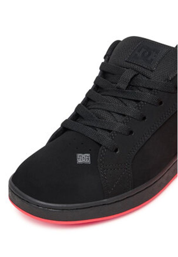 DC Shoes Sneakersy COURT GRAFFIK 300678-BHP Czarny. Kolor: czarny. Materiał: zamsz, skóra
