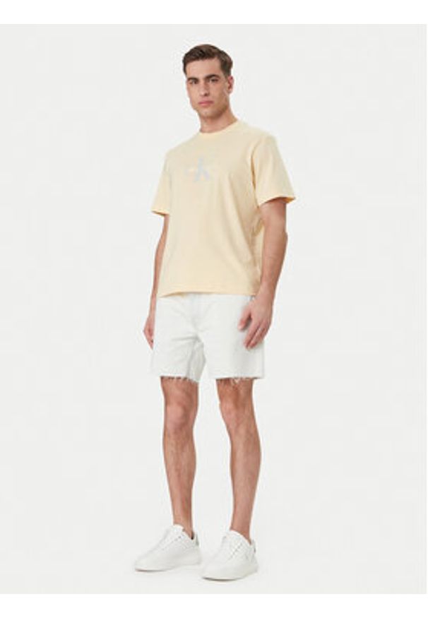 Calvin Klein Jeans T-Shirt Hero Monologo LV04RB862G Żółty Regular Fit. Kolor: żółty. Materiał: bawełna