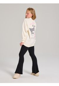 Sinsay - Bluza crewneck z haftem Hello Kitty - kremowy. Kolor: kremowy. Wzór: motyw z bajki, haft #1