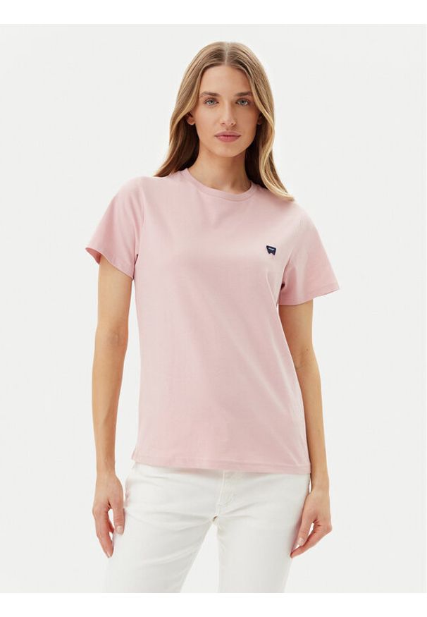 Wrangler T-Shirt 112362576 Różowy Regular Fit. Kolor: różowy. Materiał: bawełna