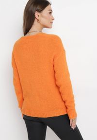 Born2be - Pomarańczowy Klasyczny Sweter z Trójkątnym Dekoltem i Ściągaczami Nurela. Kolor: pomarańczowy. Długość rękawa: długi rękaw. Długość: długie. Styl: klasyczny #4