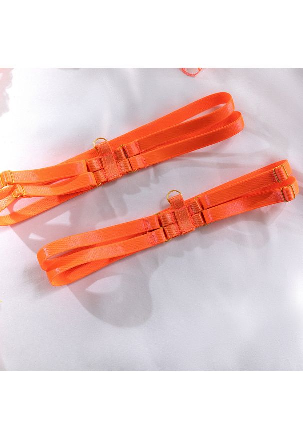 Intica - Komplet bielizny z haftem na romantyczny wieczór Youngsoon. Kolor: pomarańczowy. Materiał: materiał. Wzór: haft