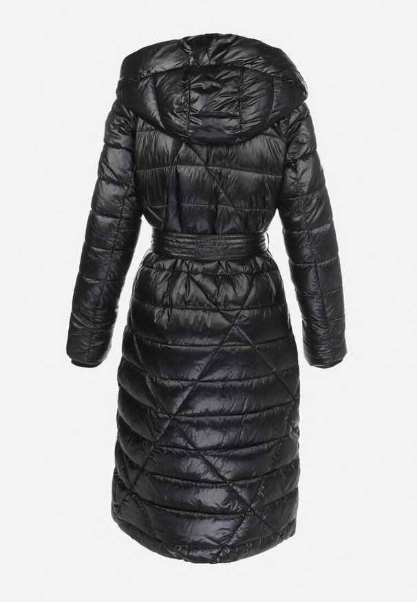 Born2be - Czarna Kurtka Pikowana z Wiązanym Paskiem Sinee. Kolekcja: plus size. Kolor: czarny. Materiał: materiał, tkanina. Styl: klasyczny