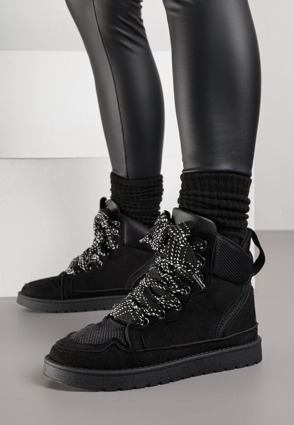 Born2be - Czarne Sneakersy z Ozdobnymi Sznurówkami Eveslia. Okazja: na co dzień. Zapięcie: sznurówki. Kolor: czarny. Materiał: jeans