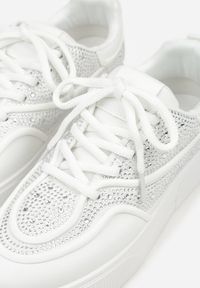 Renee - Białe Sneakersy na Platformie Ozdobione Cyrkoniami Kyllyss. Okazja: na randkę, na spacer. Kolor: biały. Materiał: jeans. Wzór: aplikacja. Obcas: na platformie. Sport: turystyka piesza #6