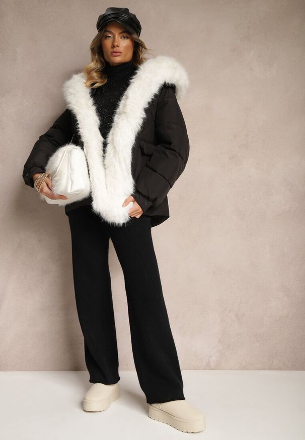 Renee - Czarna Kurtka Pikowana z Kapturem i Odpinanymi Futerkowymi Wstawkami Izafera. Okazja: na co dzień. Typ kołnierza: kaptur. Kolor: czarny. Materiał: jeans. Styl: elegancki, casual
