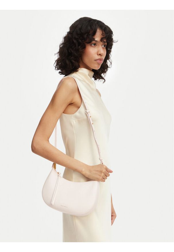 Coccinelle Torebka U8K Coccinellefujiko E5 U8K 53 01 01 Kremowy. Kolor: kremowy. Materiał: skórzane