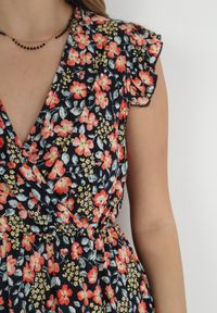 Born2be - Granatowa Rozkloszowana Sukienka z Wiskozy w Kwiaty Evalis. Kolor: niebieski. Materiał: wiskoza. Wzór: kwiaty. Sezon: lato #3