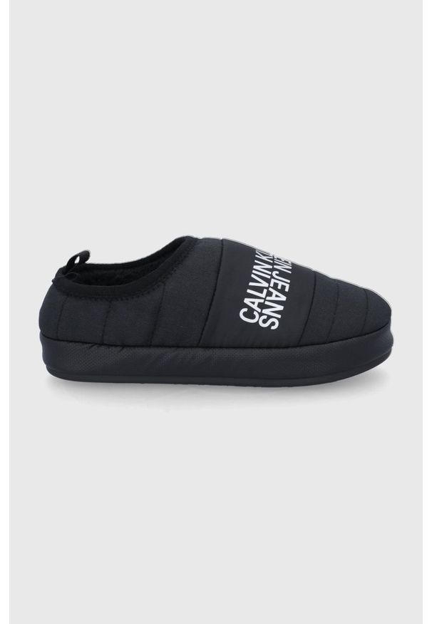 Calvin Klein Jeans Kapcie YW0YW00412 kolor czarny. Nosek buta: okrągły. Kolor: czarny. Materiał: poliester, materiał, guma