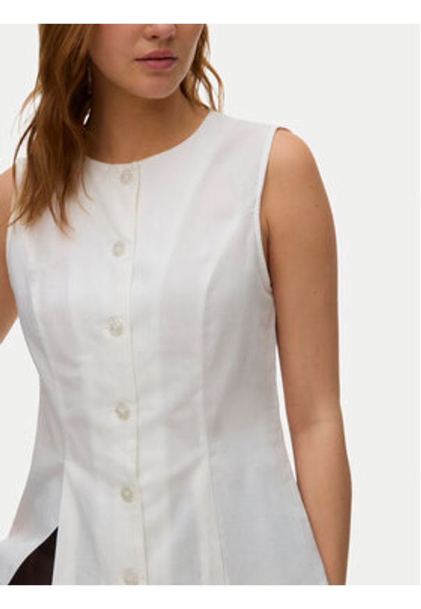 Vero Moda Kamizelka Selma 10345675 Biały Regular Fit. Kolor: biały. Materiał: bawełna