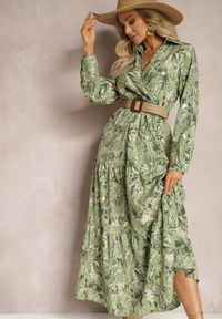 Renee - Jasnozielona Sukienka Maxi z Kołnierzykiem i Plecionym Paskiem Pertitus. Kolor: zielony. Wzór: aplikacja, nadruk. Typ sukienki: kopertowe. Styl: elegancki. Długość: maxi