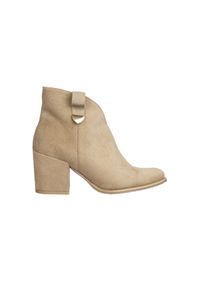 Botki Bayla-159 5033 022-P Beż Welur 159188, Skóra naturalna - 37. Okazja: na co dzień. Kolor: beżowy. Materiał: zamsz. Szerokość cholewki: normalna. Obcas: na obcasie. Styl: casual, elegancki. Wysokość obcasa: średni #1