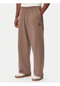Adidas - adidas Spodnie dresowe Kit Small Logo Wide KW2339 Beżowy Relaxed Fit. Kolor: beżowy. Materiał: bawełna #1