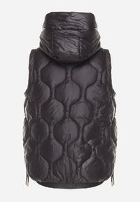 Born2be - Czarna Pikowana Kamizelka z Odpinanym Kapturem i Ściągaczami Liosta. Okazja: na spotkanie biznesowe, na co dzień. Kolor: czarny. Materiał: jeans. Styl: casual, biznesowy #5