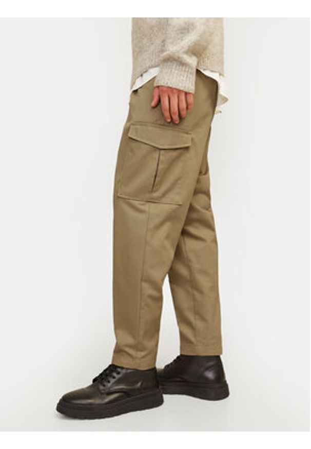 Jack & Jones - Jack&Jones Spodnie materiałowe Bill 12247358 Brązowy Tapered Fit. Kolor: brązowy. Materiał: bawełna