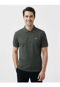 Klasyczna, Męska Koszulka Polo - Brave Soul - Kolor Khaki. Okazja: na co dzień. Typ kołnierza: polo. Kolor: brązowy. Materiał: bawełna. Sezon: wiosna, lato. Styl: klasyczny #4