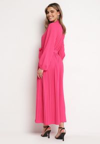 Born2be - Różowa Rozkloszowana Sukienka Maxi z Plisowanym Dołem i Wiązanym Paskiem Nollira. Kolor: różowy. Materiał: materiał. Długość rękawa: długi rękaw. Typ sukienki: plisowane. Styl: elegancki. Długość: maxi #4