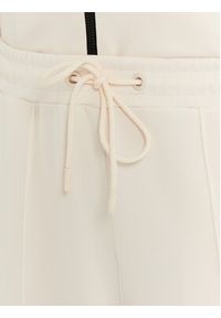 Guess Spodnie dresowe V5RB00 KCO72 Écru Regular Fit. Materiał: syntetyk #4