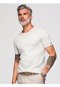 Ombre Clothing - Dzianinowa koszulka męska z delikatną drobną strukturą - biała V1 - Rozmiar: XL. Okazja: na co dzień. Kolor: biały. Materiał: dzianina. Długość rękawa: krótki rękaw. Długość: krótkie. Wzór: ze splotem. Styl: elegancki, casual, wizytowy #1