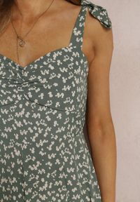Renee - Zielona Sukienka Iolousa. Kolor: zielony. Długość rękawa: na ramiączkach. Wzór: aplikacja. Sezon: lato. Typ sukienki: rozkloszowane. Styl: elegancki. Długość: maxi