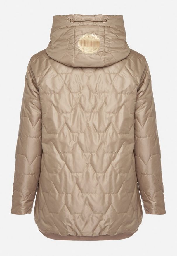 Born2be - Ciemnobeżowa Kurtka Pikowana o Pudełkowym Kroju z Kapturem Nusolea. Okazja: na co dzień. Typ kołnierza: kaptur. Kolekcja: plus size. Kolor: beżowy. Materiał: jeans. Styl: elegancki, casual