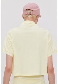 adidas Originals T-shirt H56469 damski kolor żółty z kołnierzykiem. Kolor: żółty. Materiał: poliester, dzianina. Długość: krótkie. Wzór: gładki