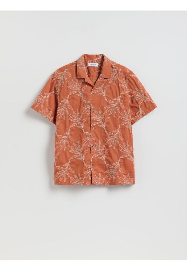 Reserved - Koszula regular z haftem - bursztynowy. Kolor: pomarańczowy. Materiał: tkanina, bawełna. Wzór: haft