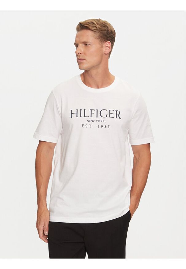 TOMMY HILFIGER - Tommy Hilfiger T-Shirt MW0MW36499 Biały Regular Fit. Kolor: biały. Materiał: bawełna